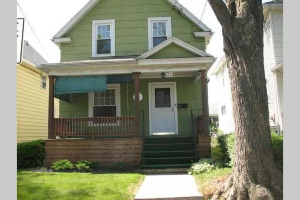 The Oakwood Cottage- With Private Yard & Parking, Minutes From Falls & Casino By Niagara Hospitality 尼亚加拉瀑布 外观 照片