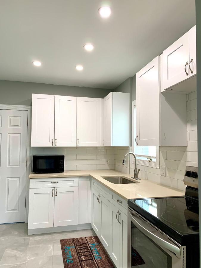 The Oakwood Cottage- With Private Yard & Parking, Minutes From Falls & Casino By Niagara Hospitality 尼亚加拉瀑布 外观 照片