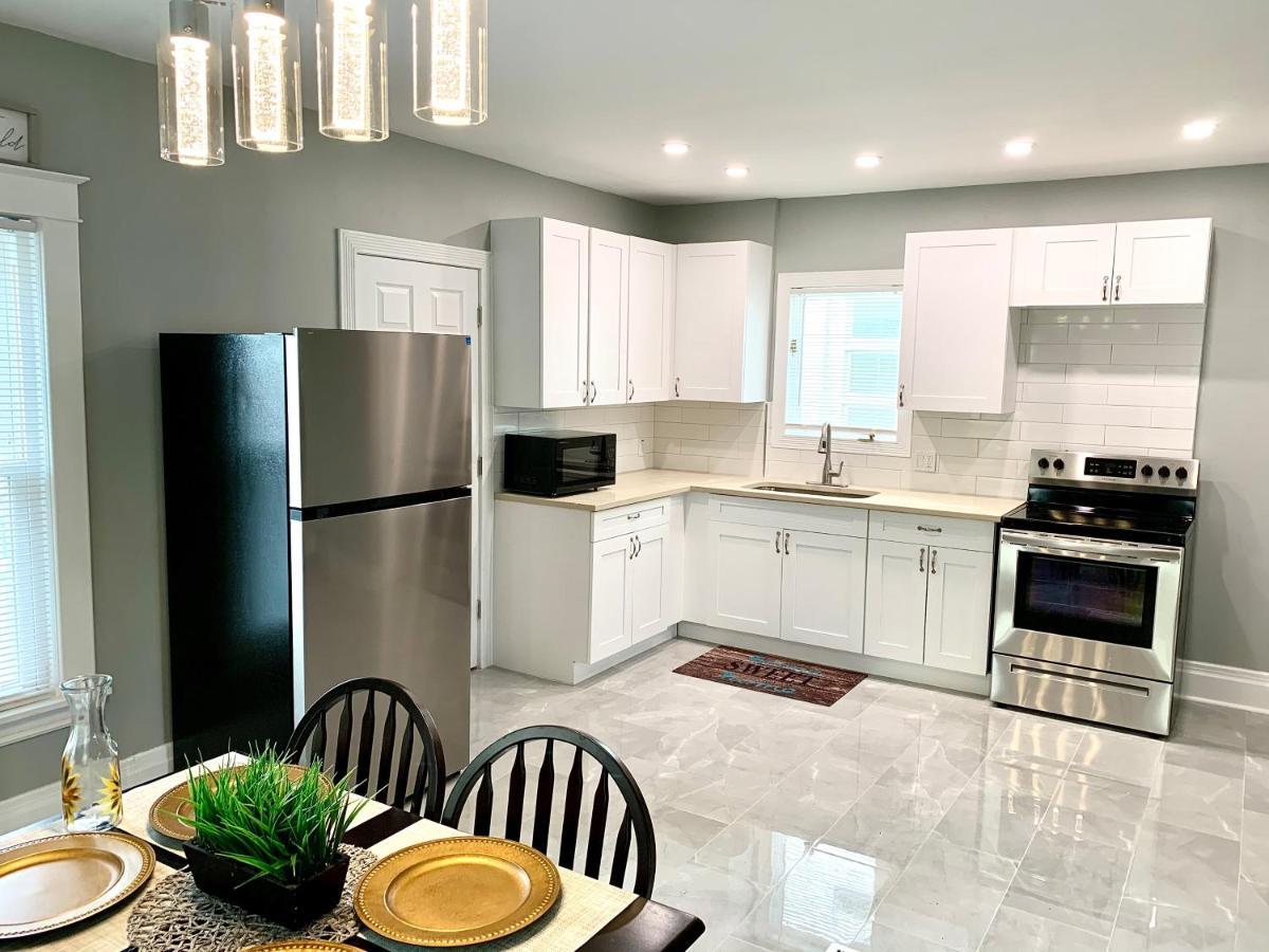 The Oakwood Cottage- With Private Yard & Parking, Minutes From Falls & Casino By Niagara Hospitality 尼亚加拉瀑布 外观 照片