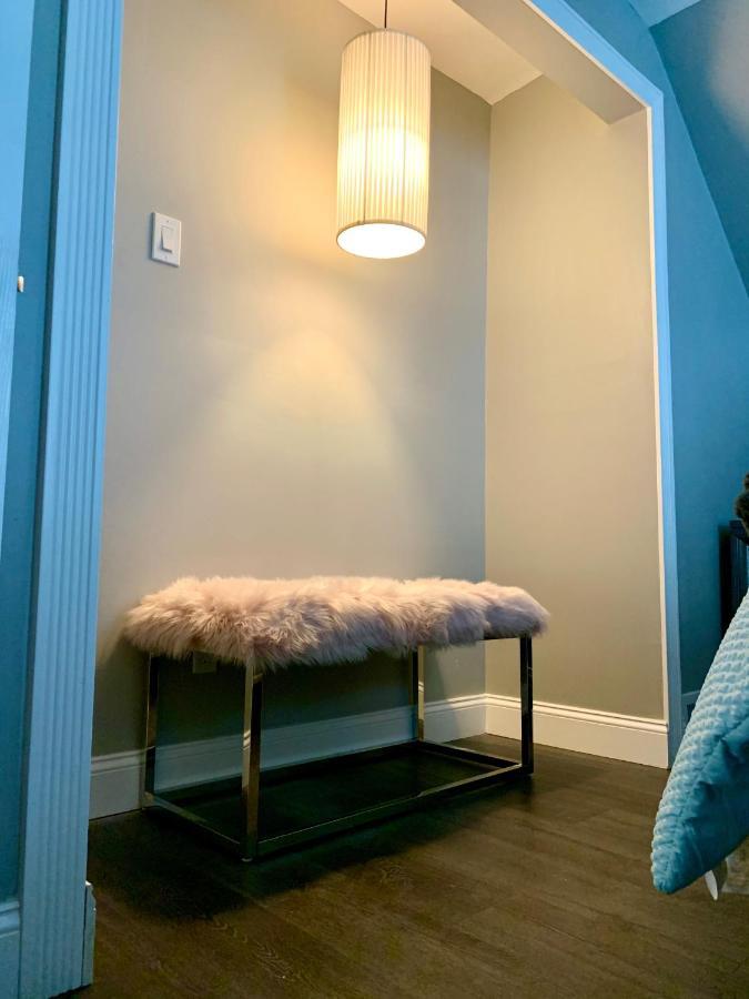 The Oakwood Cottage- With Private Yard & Parking, Minutes From Falls & Casino By Niagara Hospitality 尼亚加拉瀑布 外观 照片